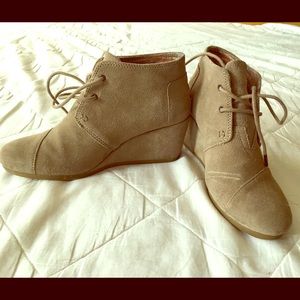 TOMS Desert Wedge Booties